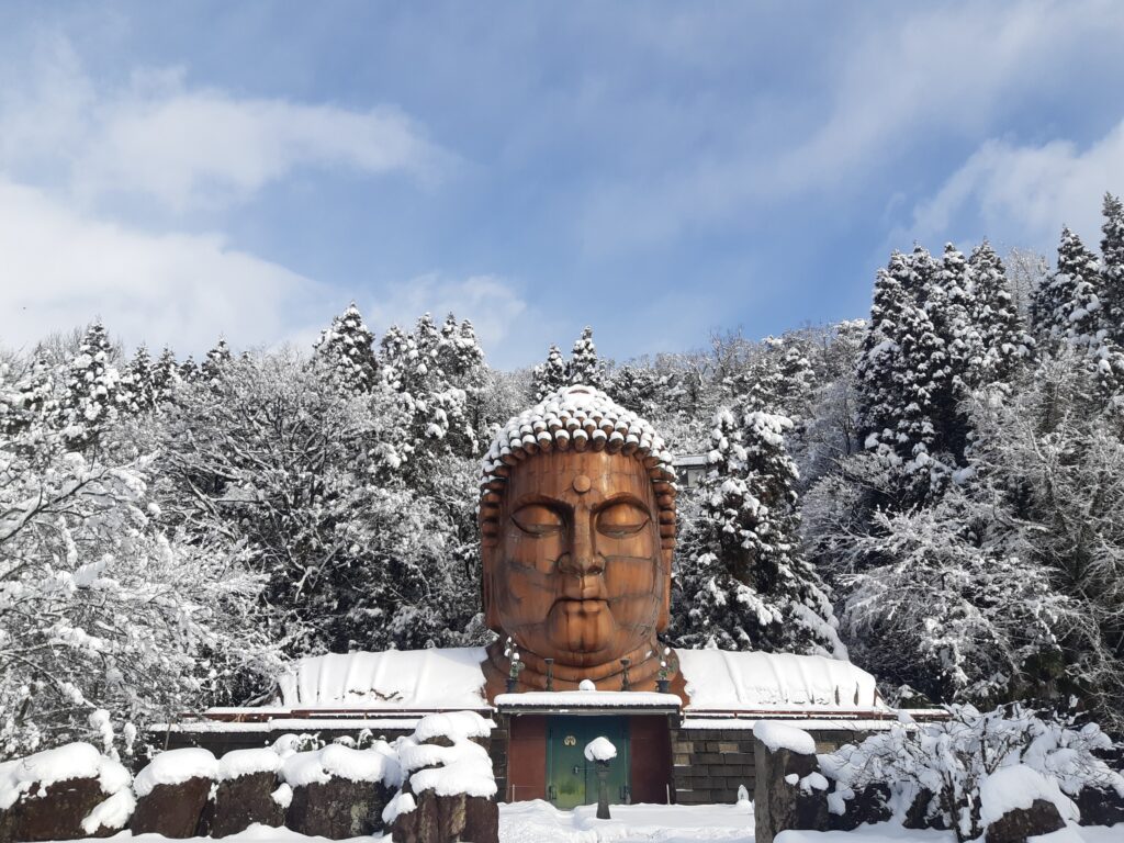 Hanibe giant buddha head in snow